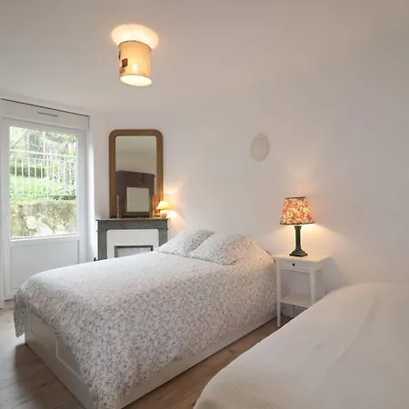 Centre Historique Appt 4 Personnes 3 Etoiles * 씨부르